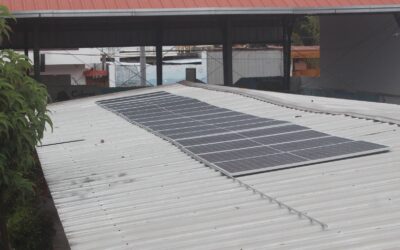 Primera Escuela Pública de Galápagos se abastece con energía 100% renovable